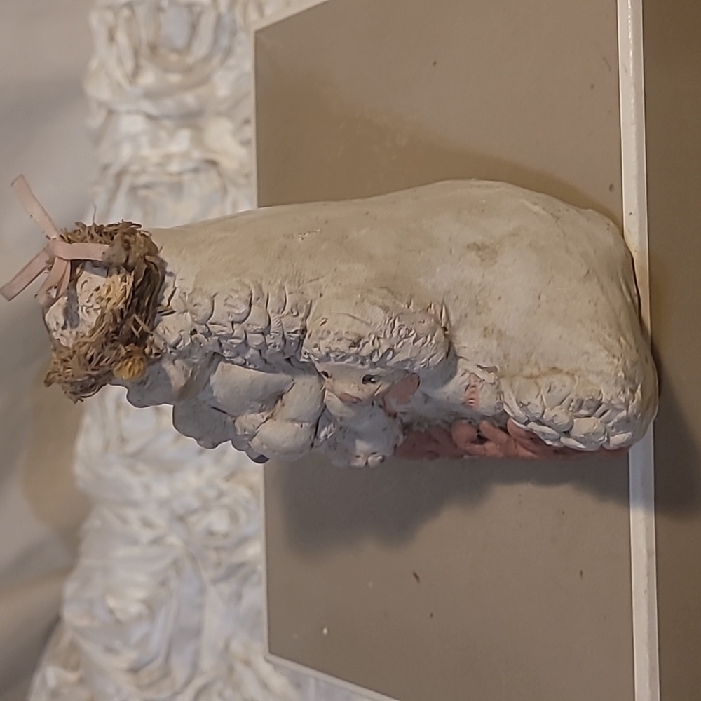 Dreamsicle Cherub/Angel With Bunnies Figurine Vintage Plaster. - Picture 3 of 9